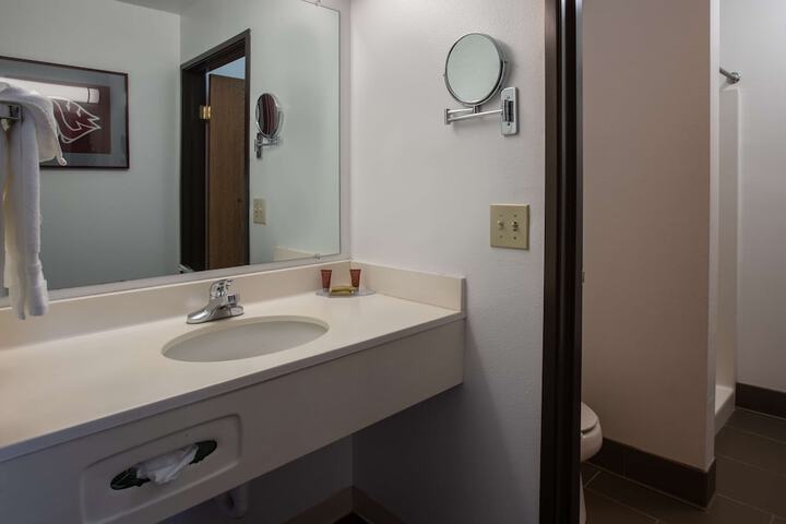 Room 17 of 32