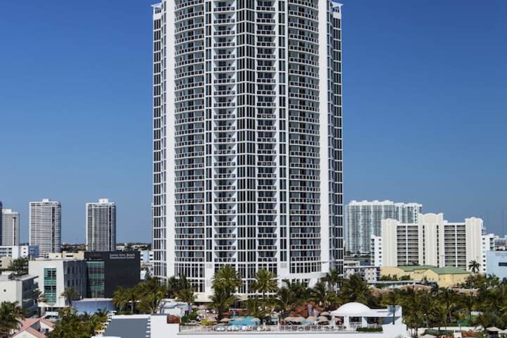 Trump International Beach Resort