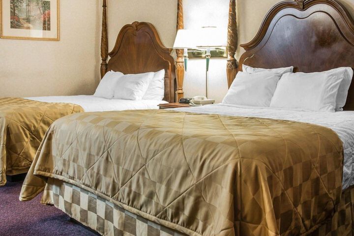 Clarion Hotel Mackinaw City Beachfront