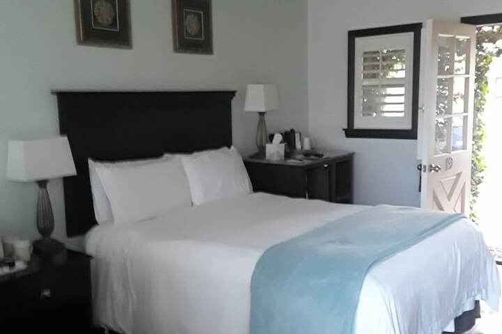 Malibu Country Inn