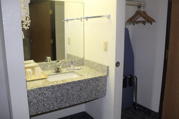 Room 6 of 12