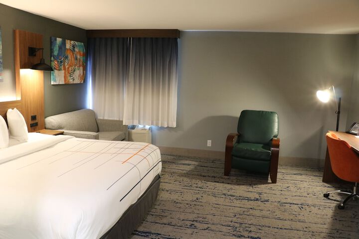 La Quinta Inn & Suites by Wyndham Chicago Gurnee