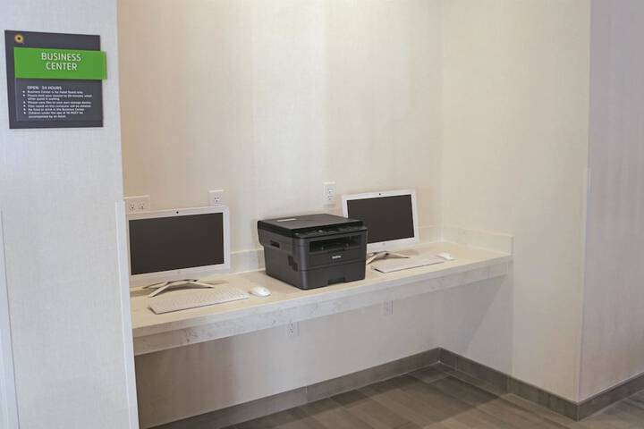Business Center 68 of 69