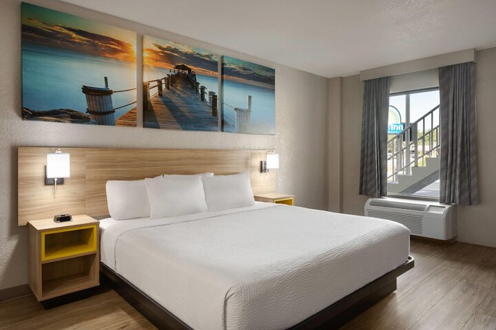 Days Inn by Wyndham Apopka / Orlando