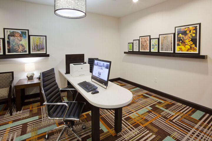 Business Center 32 of 33
