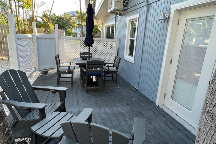 Tarpon Tale Inn