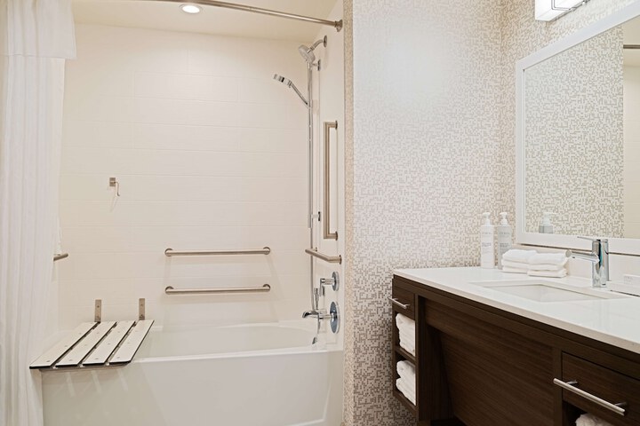 Home2 Suites by Hilton Atlanta Airport College Park