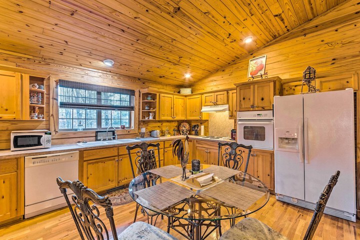 Pet-friendly Cabot Cabin w / Fenced Yard!