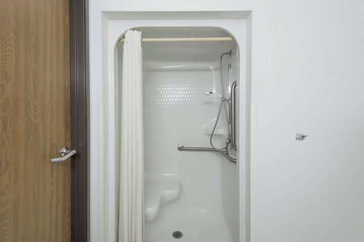 Super 8 by Wyndham Coshocton Roscoe Village