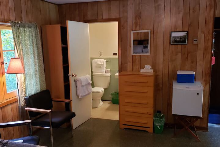 Room 49 of 215