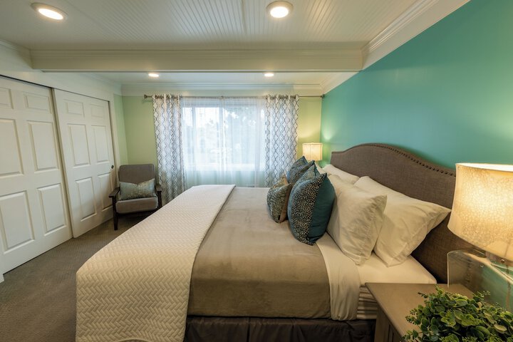 Room 25 of 176
