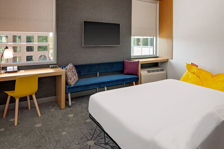 Room 11 of 24