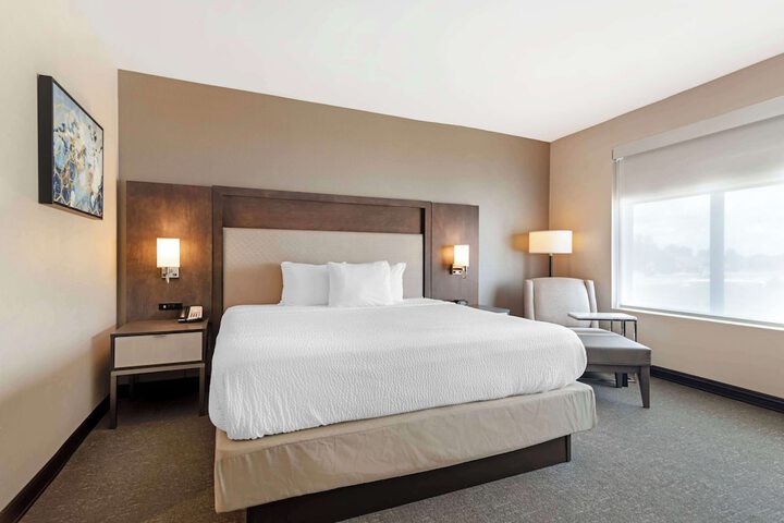 Best Western Plus Executive Residency Rigbys Water World Hotel