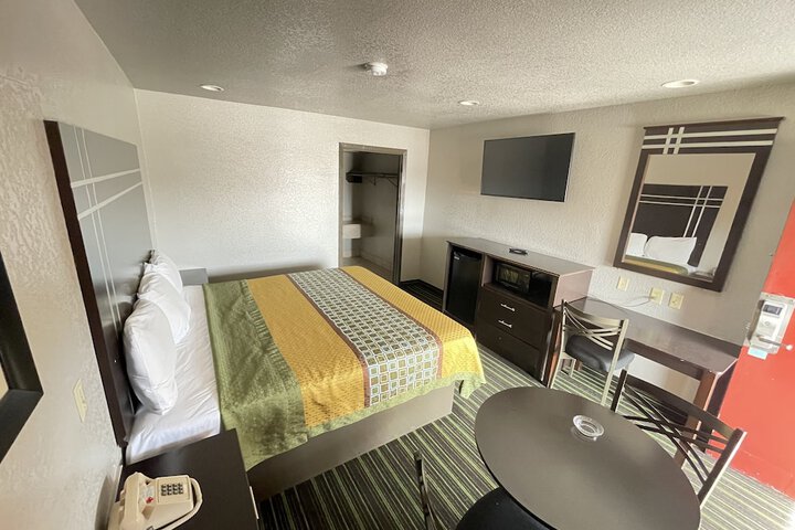 Room 17 of 42