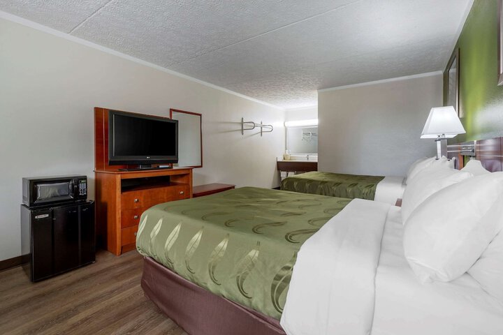 Room 13 of 28