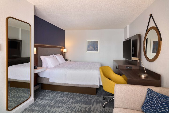 Room 28 of 65
