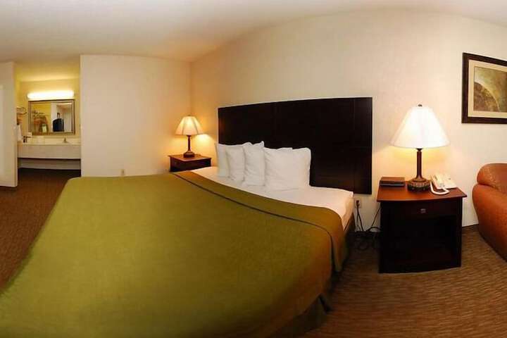 Room 10 of 32