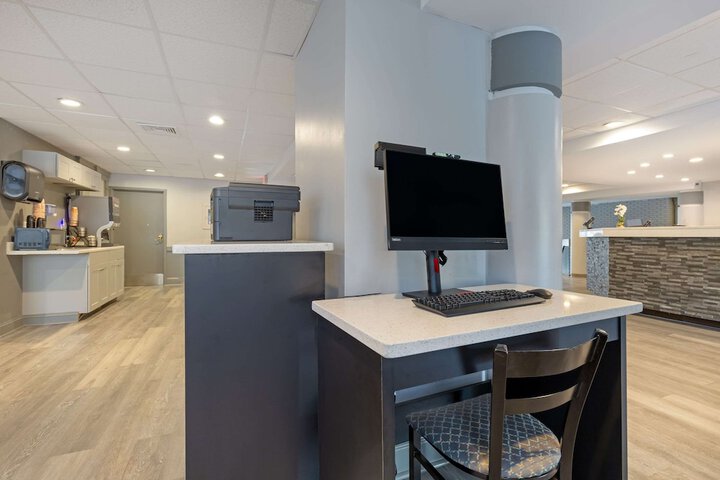 Business Center 41 of 44