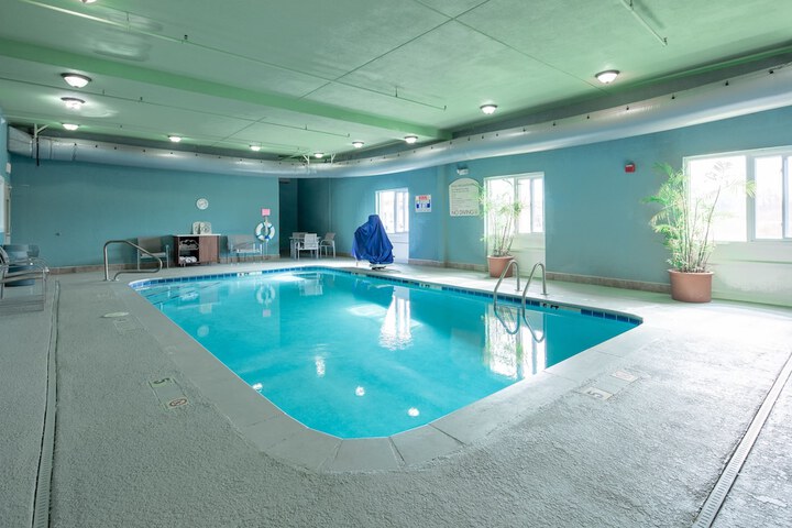 Holiday Inn Express & Suites Lenoir Cty by IHG