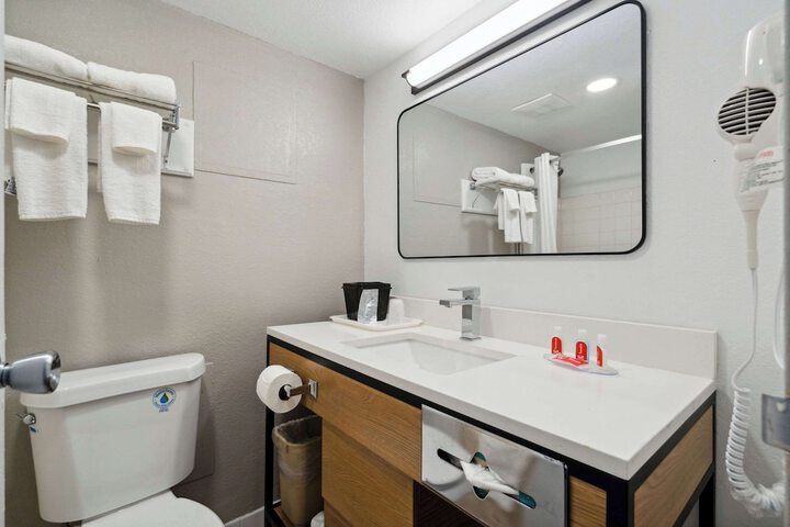 Room 9 of 31