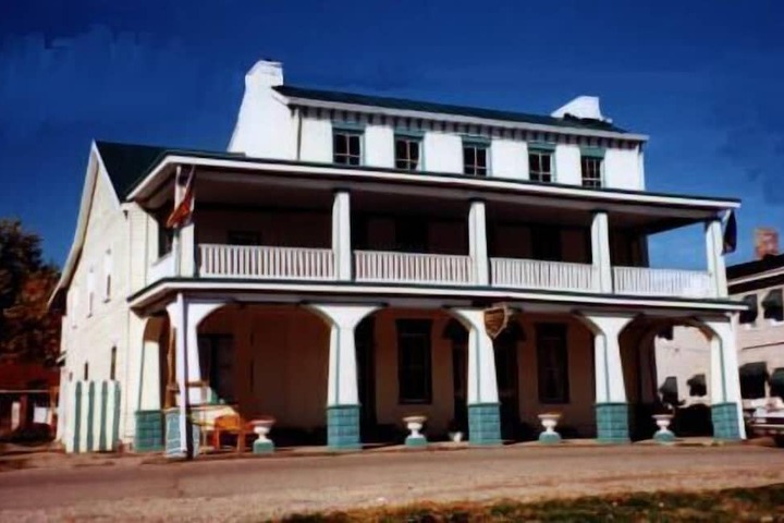 Empire House Hotel
