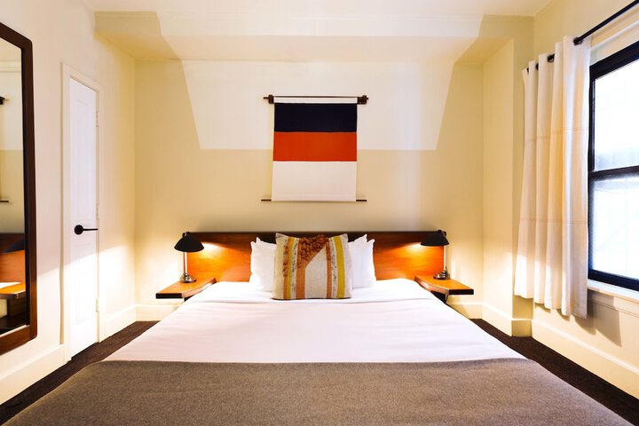 Room 37 of 72