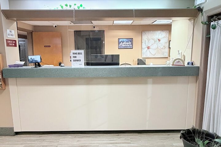 Collins Inn & Suites