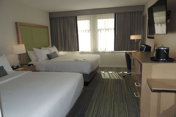 Room 33 of 95