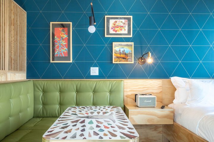 Room 34 of 60