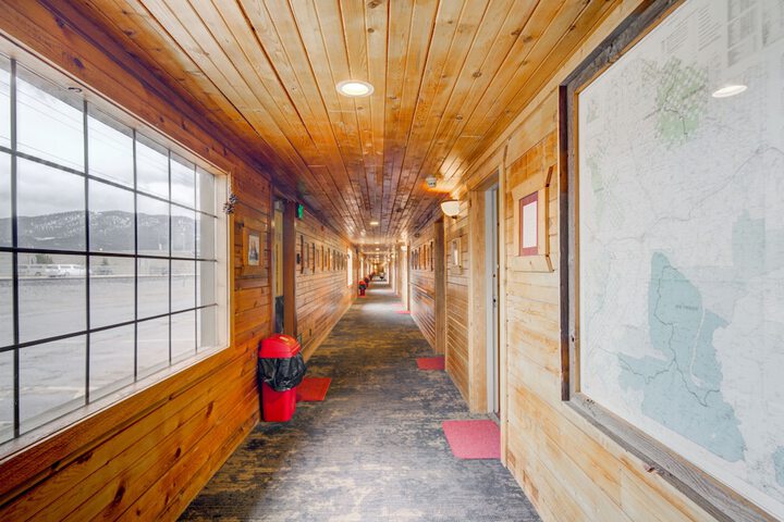 Livingston Inn - Historic