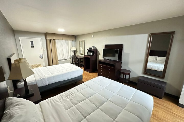 Room 6 of 11