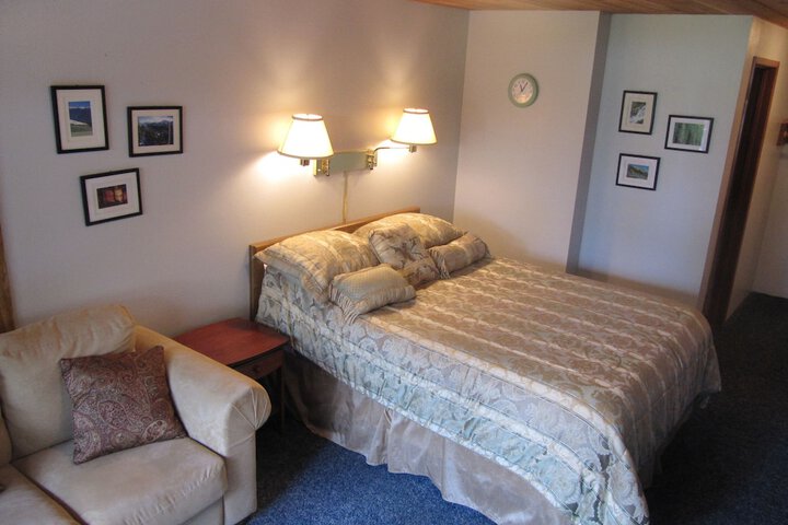 Room 102 of 154
