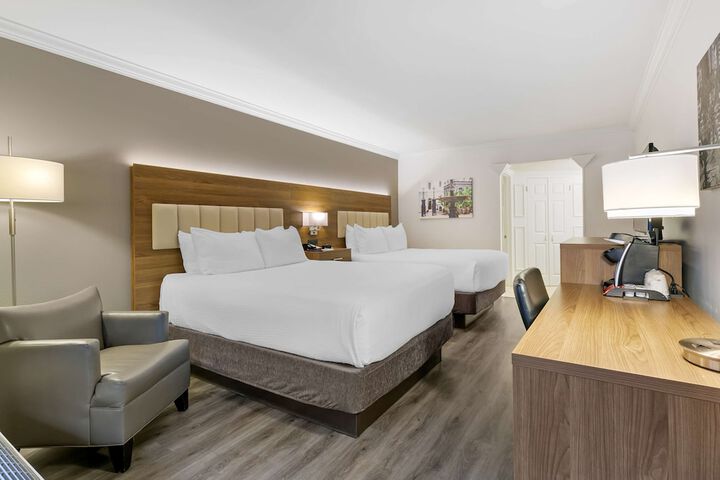 Room 32 of 61