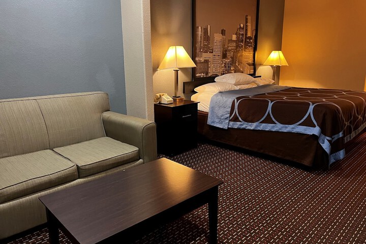 Super 8 by Wyndham Center