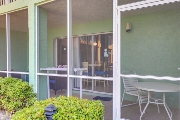 Gulf Getaway With Porch + Direct Beach Access!