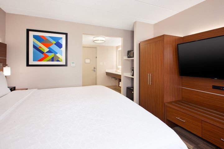Holiday Inn Express Fairfax - Arlington Boulevard by IHG