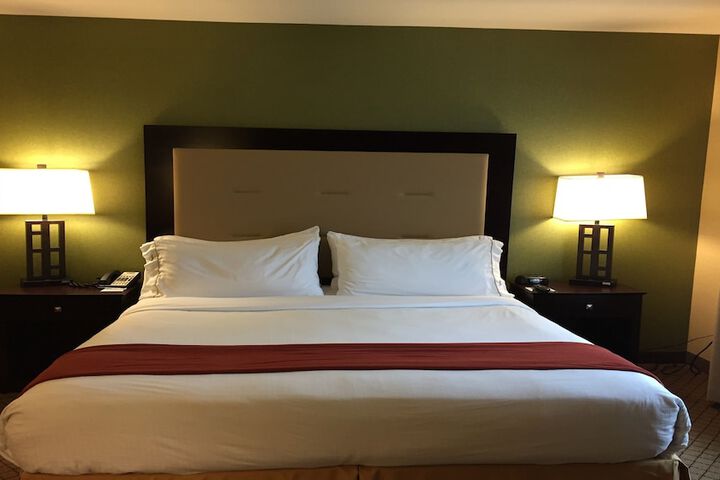 Room 28 of 86