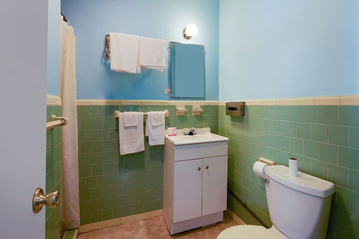 Room 32 of 35