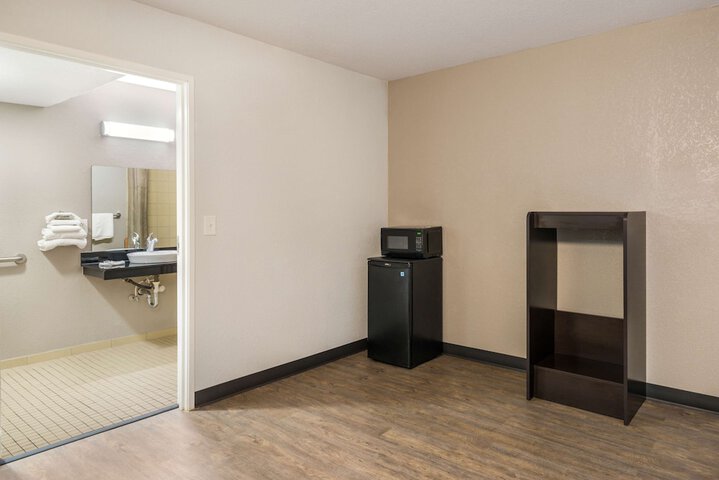 Room 22 of 28