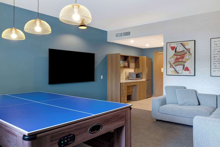Room 25 of 62