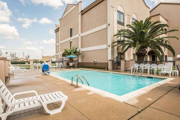 Pool 5 of 33
