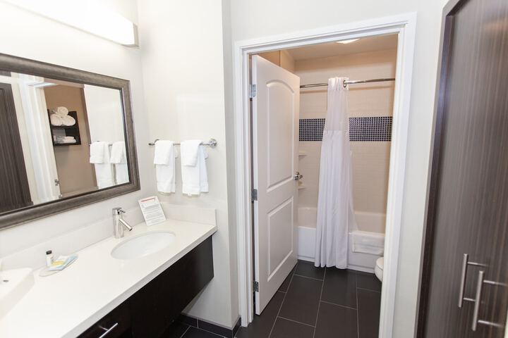 Staybridge Suites Bowling Green by IHG