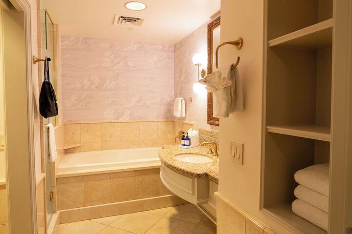 The Carlton Hotel Atascadero – Paso Robles, a Tribute Portfolio Hotel