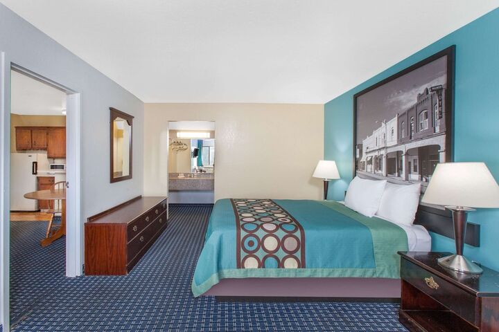 Room 15 of 15
