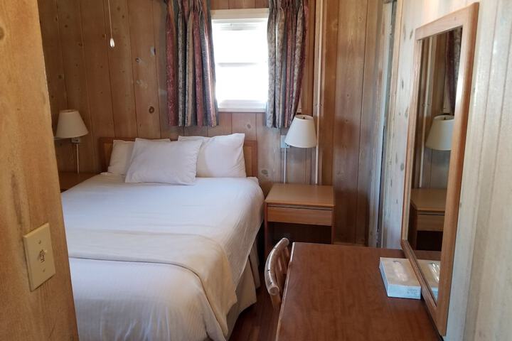 Room 152 of 229