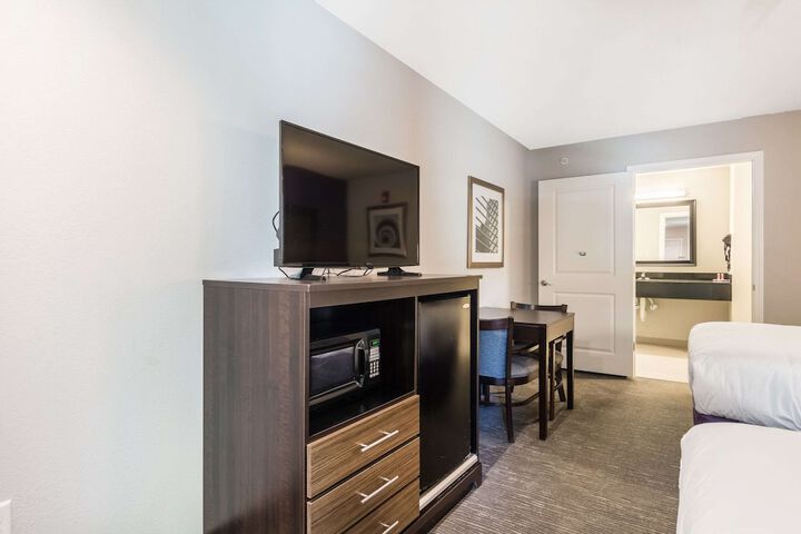Room 18 of 32