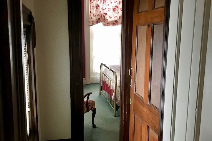 Room 66 of 94