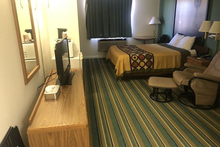 Room 16 of 32
