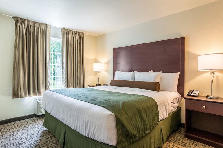Cobblestone Hotel & Suites - Greenville