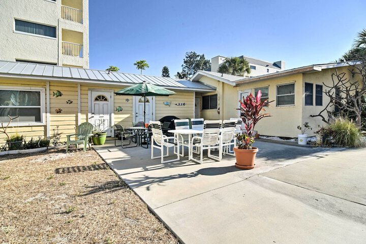 Steps to Beach Cabana: Indian Shores Cottage